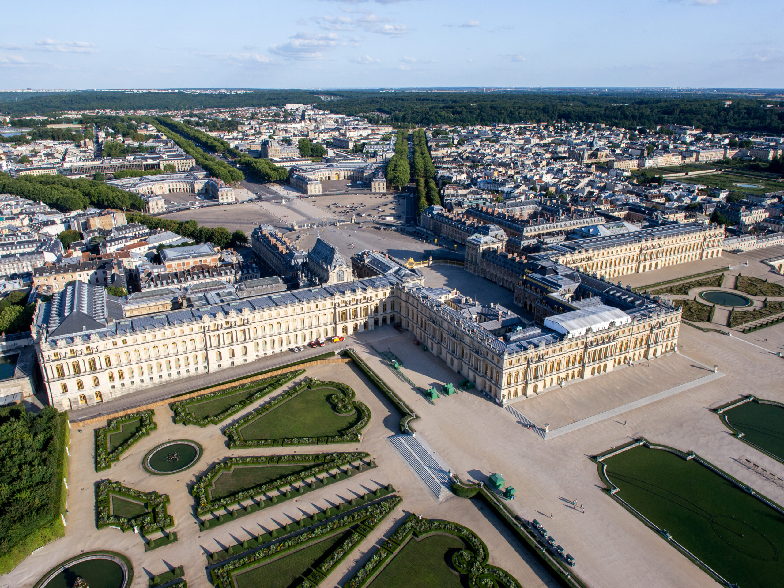 Palácio de Versalhes: arquitetura, poder e luxo na França absolutista