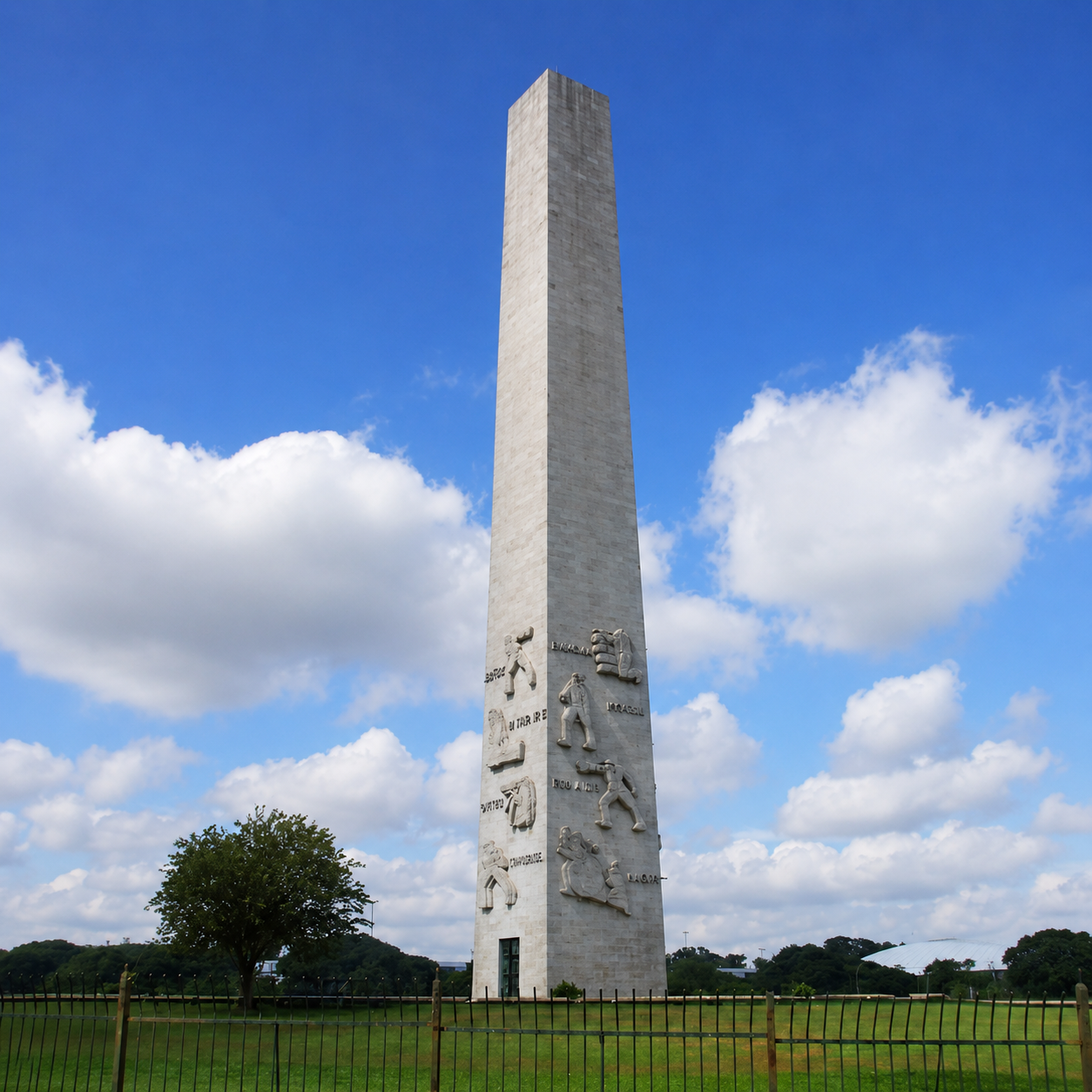 O Obelisco Mausoléu aos Heróis de 32 homenageia os combatentes da Revolução Constitucionalista